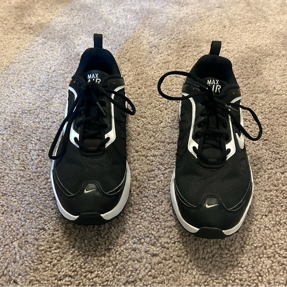 Nike Air Max AP Running Shoes Sneakers Men’s Size 9.5 Black